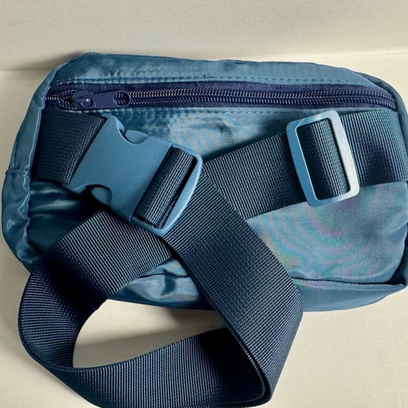 Fanny Pack Blue Crossbody Bag for Women and Men. - Picture 5 of 11